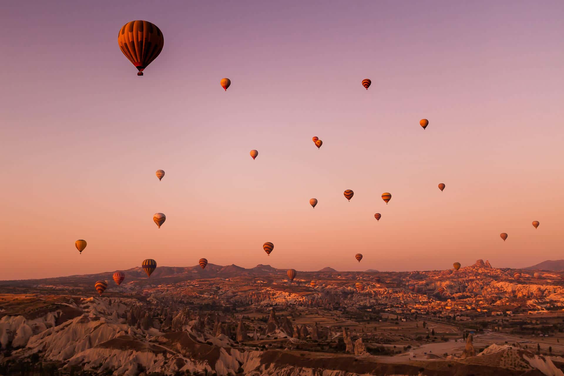 Sonnenaufgang im Heißluftballon über Kappadokien, Türkei – ein unvergessliches Erlebnis!