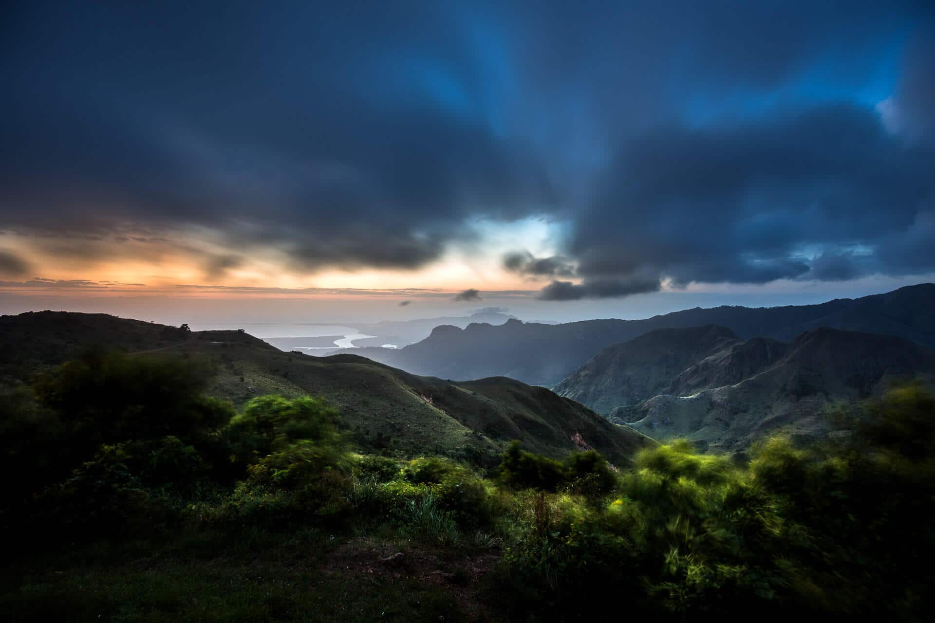 Ein stürmischer Morgen in Panama, Licht und Wetter zaubern tolle Farben und eine magische Stimmung