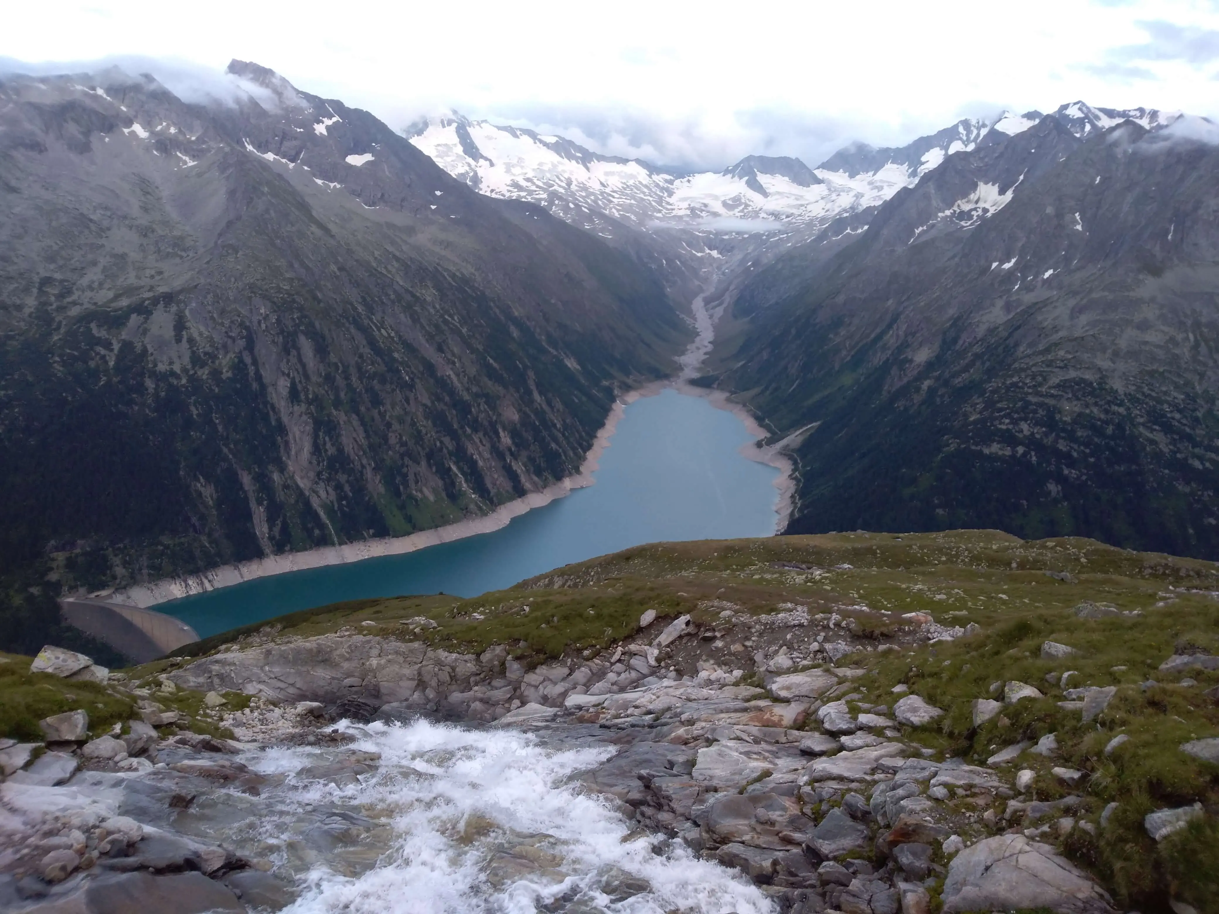 Ausbick von Olpererhuette auf Schlegeisstausee