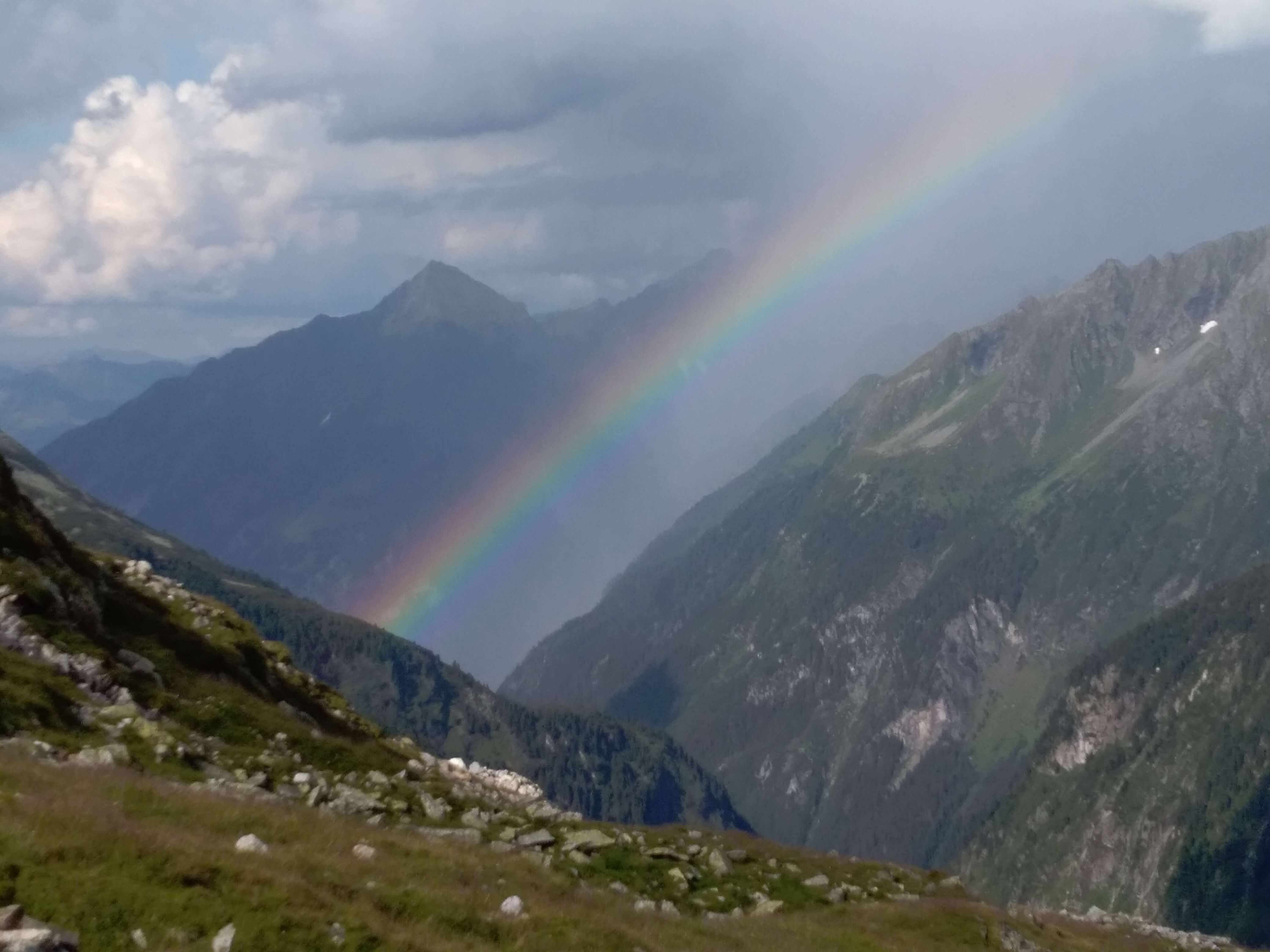 Regenbogen vor Olpererhuette