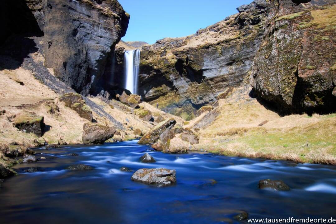 Kvernufoss Wasserfall in Island. Sicherlich nicht der größte Wasserfall, aber wir waren komplett allein