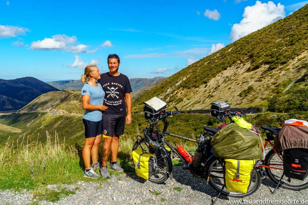 Wir 2 auf dem Porters Pass in Neuseeland, nach dem wir uns mit dem Fahrrad hochgequält haben.