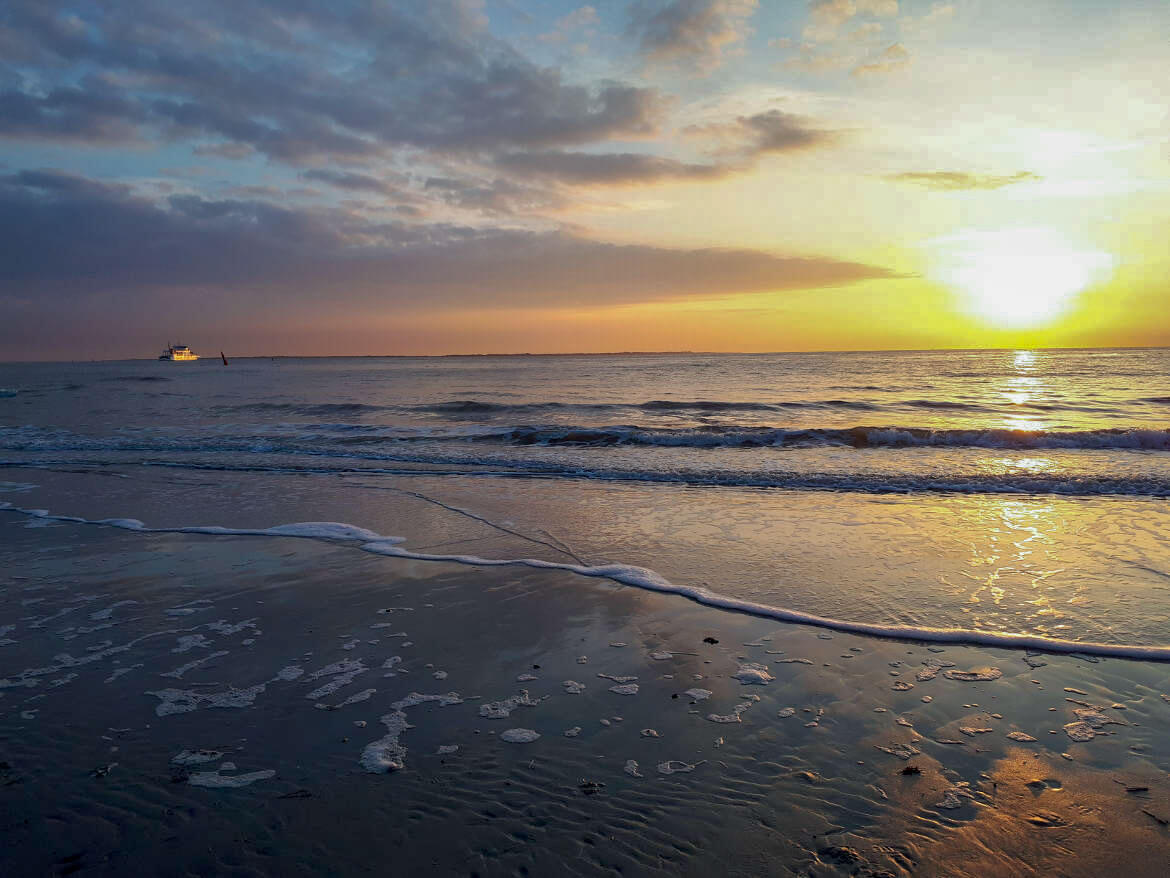 Die Sonnenuntergänge auf Norderney sind ebenfalls traumschön und locken uns jedes Jahr auf die ostfriesische Insel