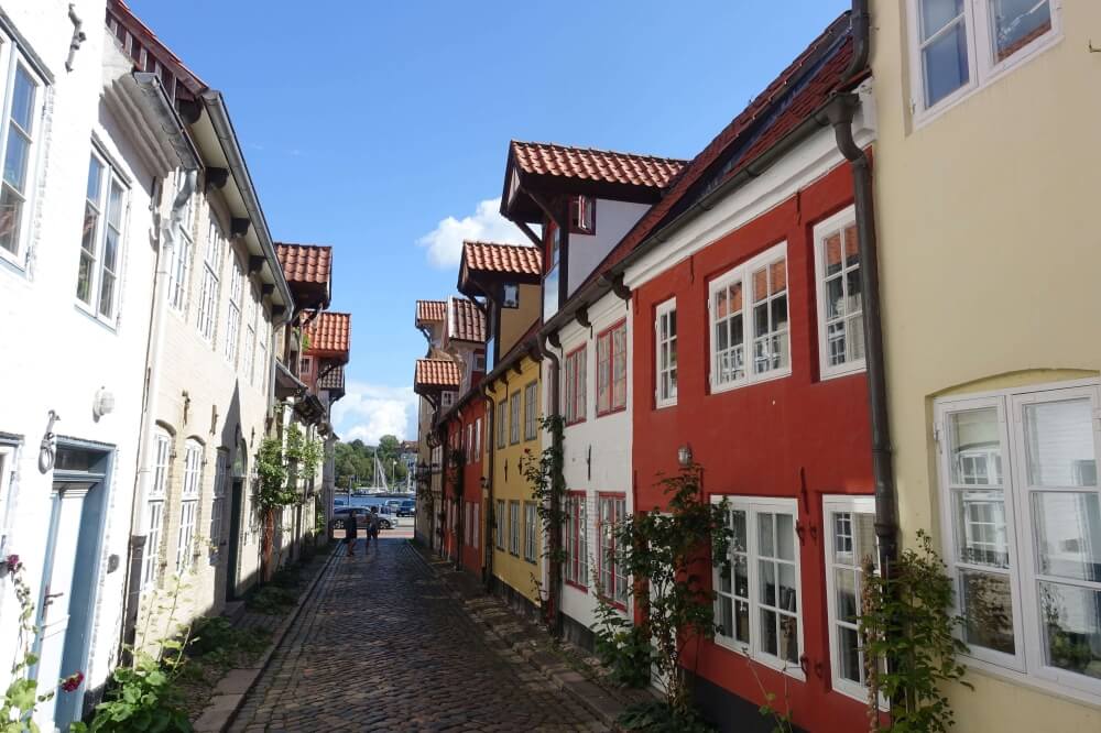 Inzwischen bin ich zurück in der Heimat, das sagen jedenfalls die anderen so. Tatsächlich hatte ich vorher noch nie in Flensburg gewohnt und konnte auch hier in Deutschland die Freiheit nutzen, mir den schönsten Ort als neuen Wohnort auszusuchen.