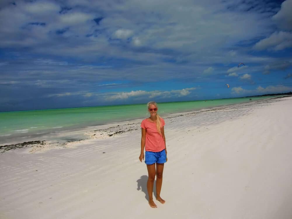 Auf Sansibar ist es wirklich paradiesisch – zumindest am Strand! Wer hinter die Fassade guckt, kann aber auch viel Armut entdecken.