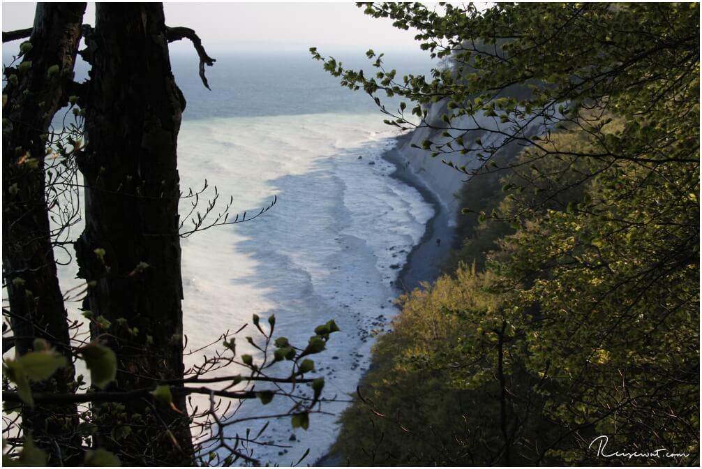 Blick runter auf den Kiesstrand