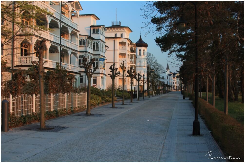 Auch die Strandpromenade von Binz ist so früh morgens noch wie leergefegt