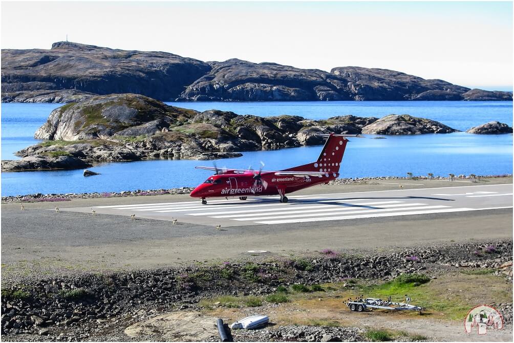Air Greenland Flugzeug startet in Sisimiut