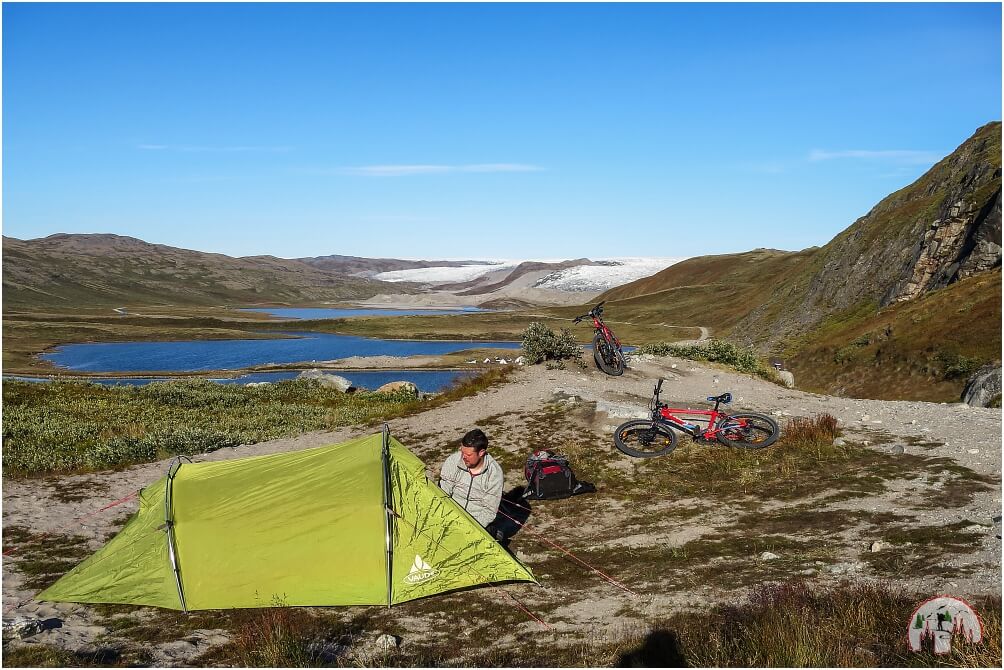 Zelten am Inlandeis beim Russell Gletscher in Groenland