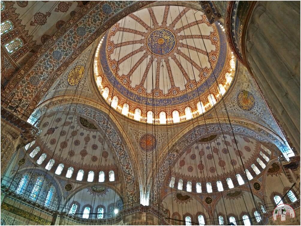 Das beeindruckende Innere der blauen Moschee
