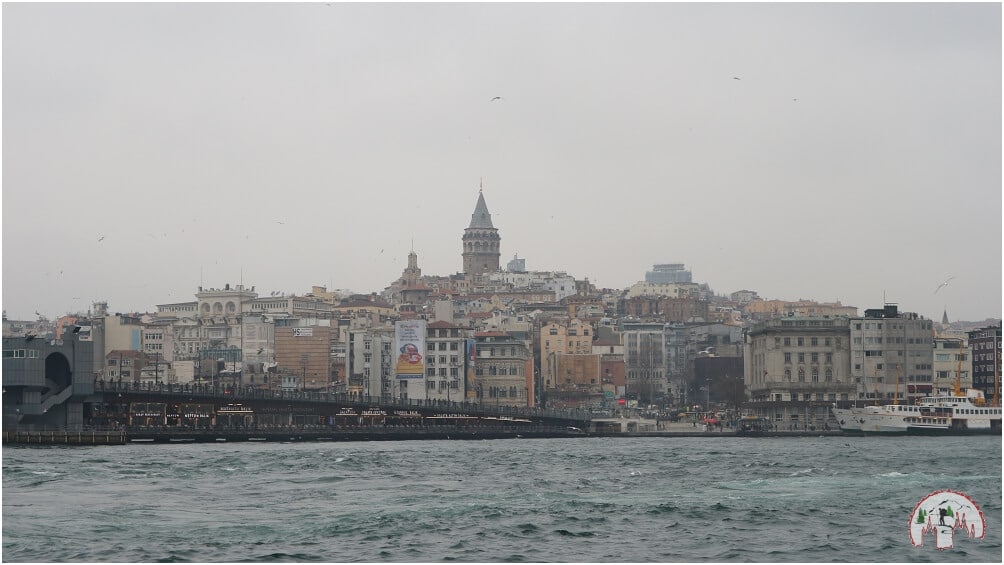 Dort oben befindet sich der Galata Tower in Istanbul