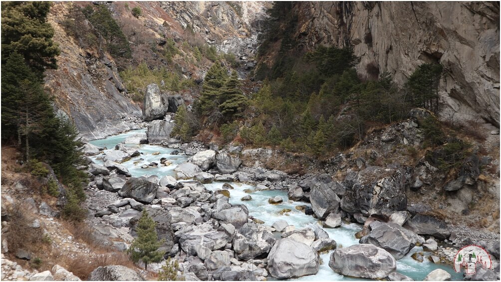 Rivercrossing Duth Kosi Fluss Tengboche Everest Trek