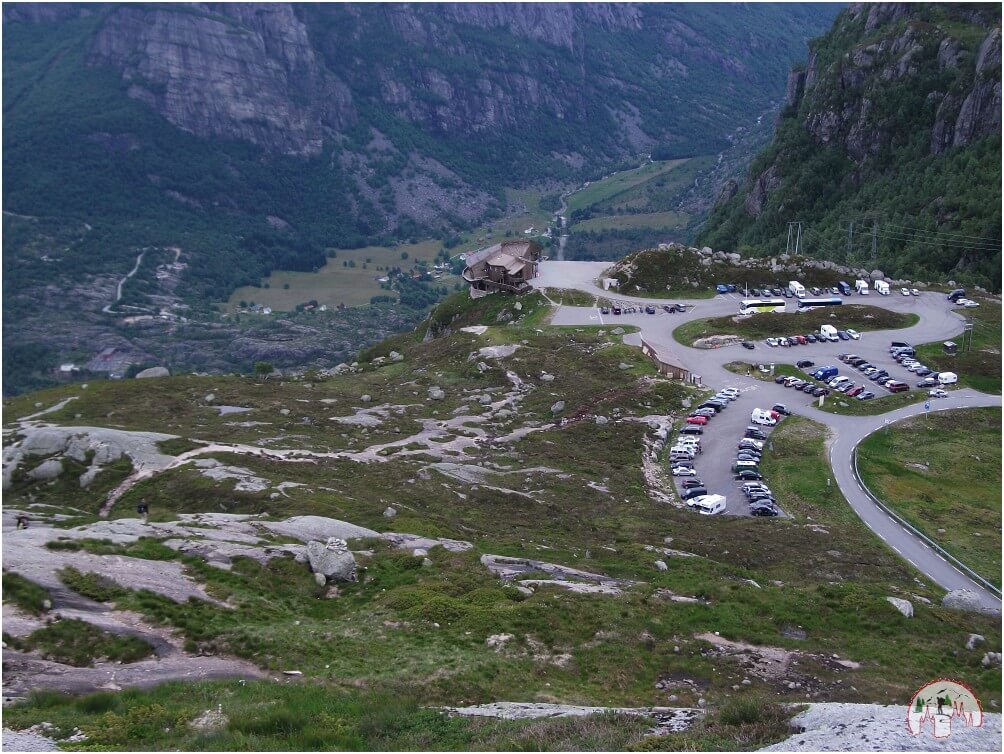Der Parkplatz unten, wo die Wanderung zum Kjeragbolten beginnt