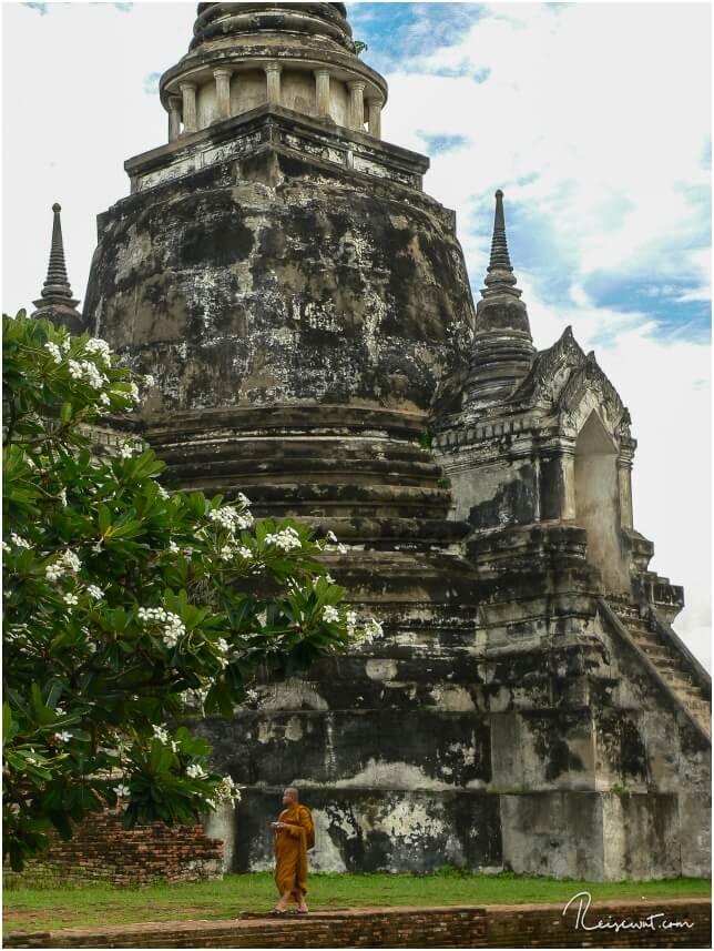 Mönch im Wat Phra Si Sanphet