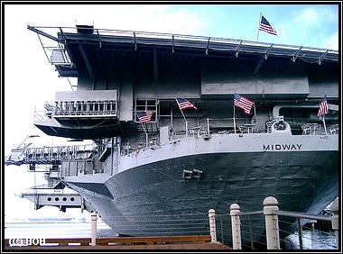 USS MIDWAY CV-4 im Hafen von San Diego