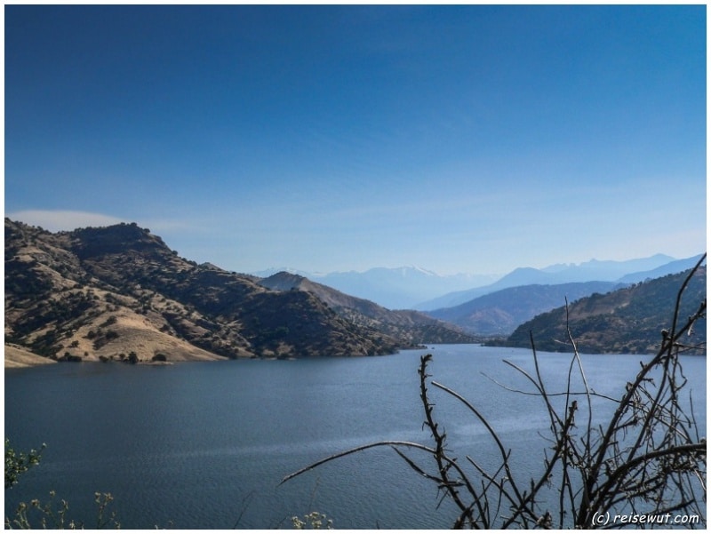 Auf der Fahrt zum Sequoia National Park kommen wir am Lake Kaweah vorbei