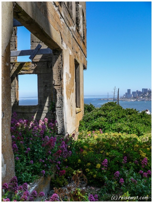 Verfallenes Gebäude auf Alcatraz