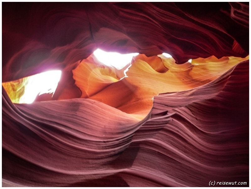 Strukturen aus Sand, geformt von Wind und Wasser ... das ist der Upper Antelope Canyon