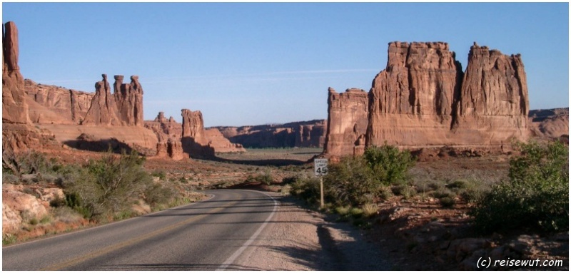 Die Straße durch den Arches Nationalpark ist traumhaft schön zu fahren