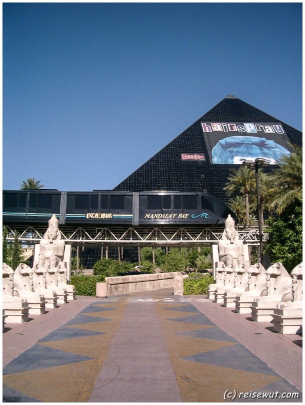 Die schwarze Pyramide vom Hotel Luxor